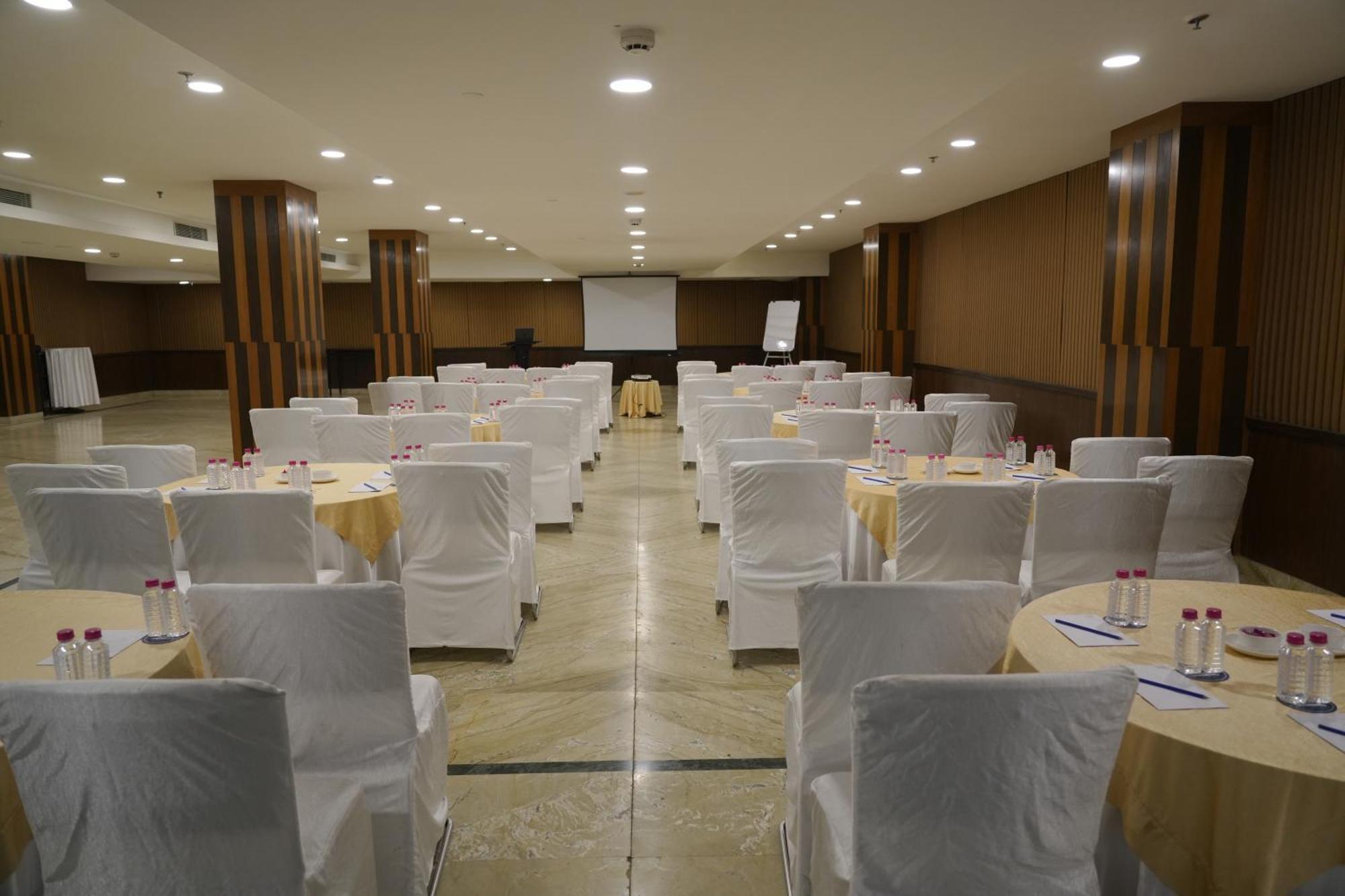 Four Points By Sheraton Vadodara Kültér fotó